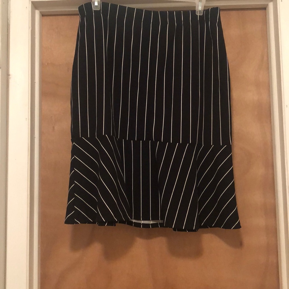 Black and white stripe skirt with ruffles❤️